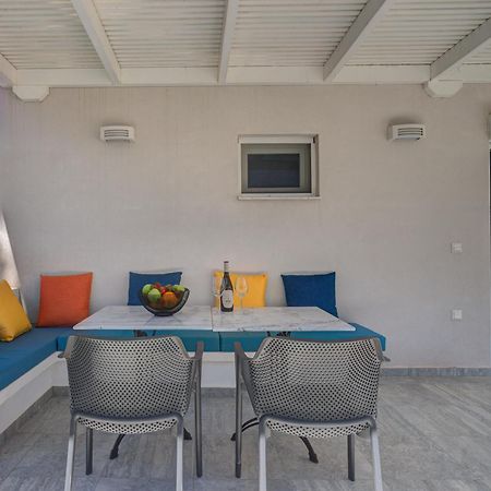 Molos Beachfront Apartments In دياكوبتو المظهر الخارجي الصورة