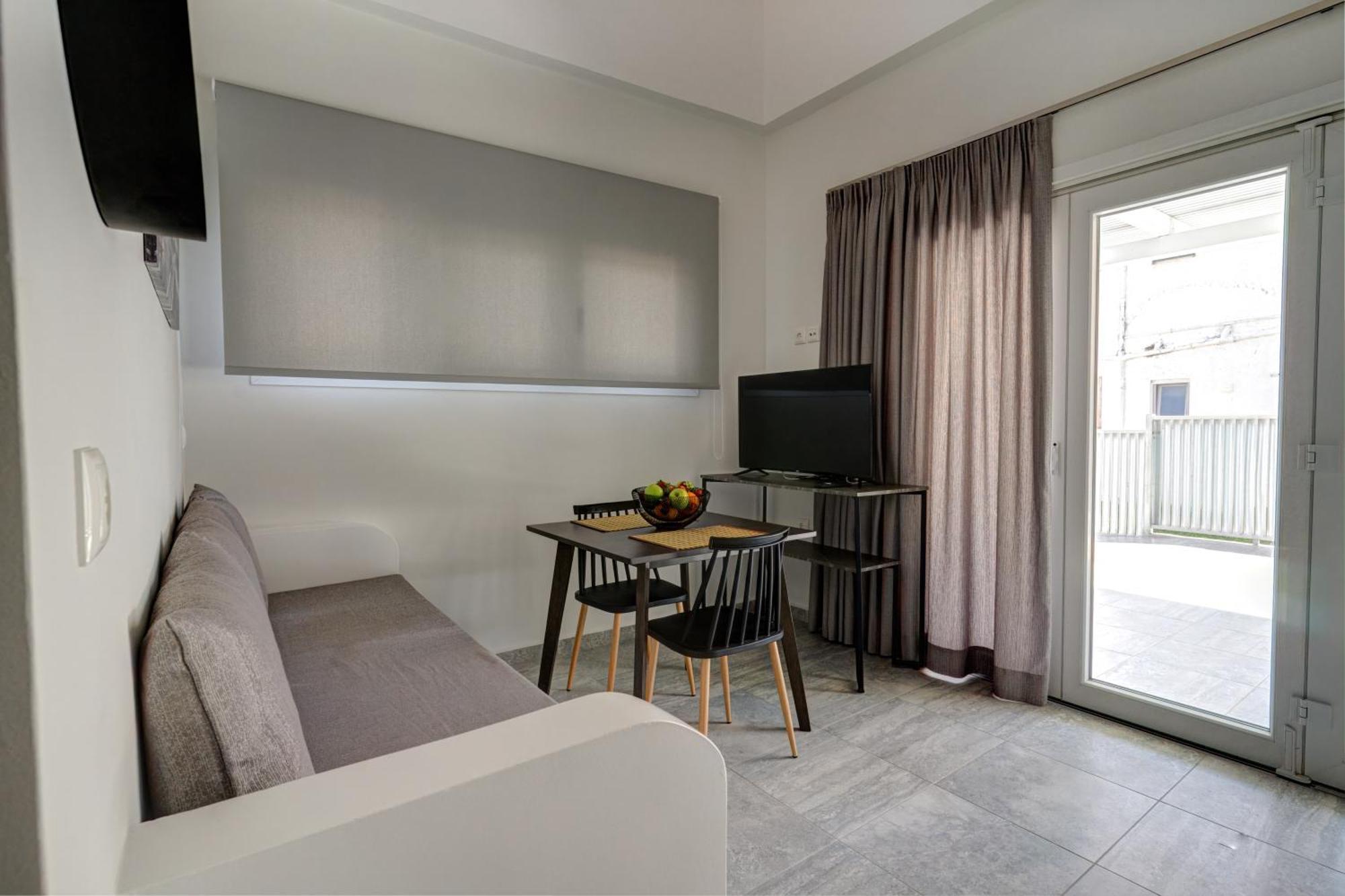 Molos Beachfront Apartments In دياكوبتو المظهر الخارجي الصورة
