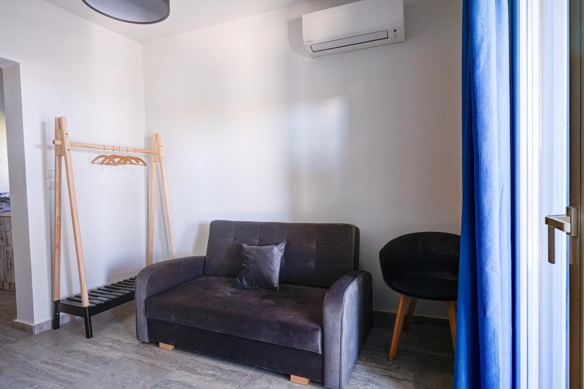 Molos Beachfront Apartments In دياكوبتو المظهر الخارجي الصورة