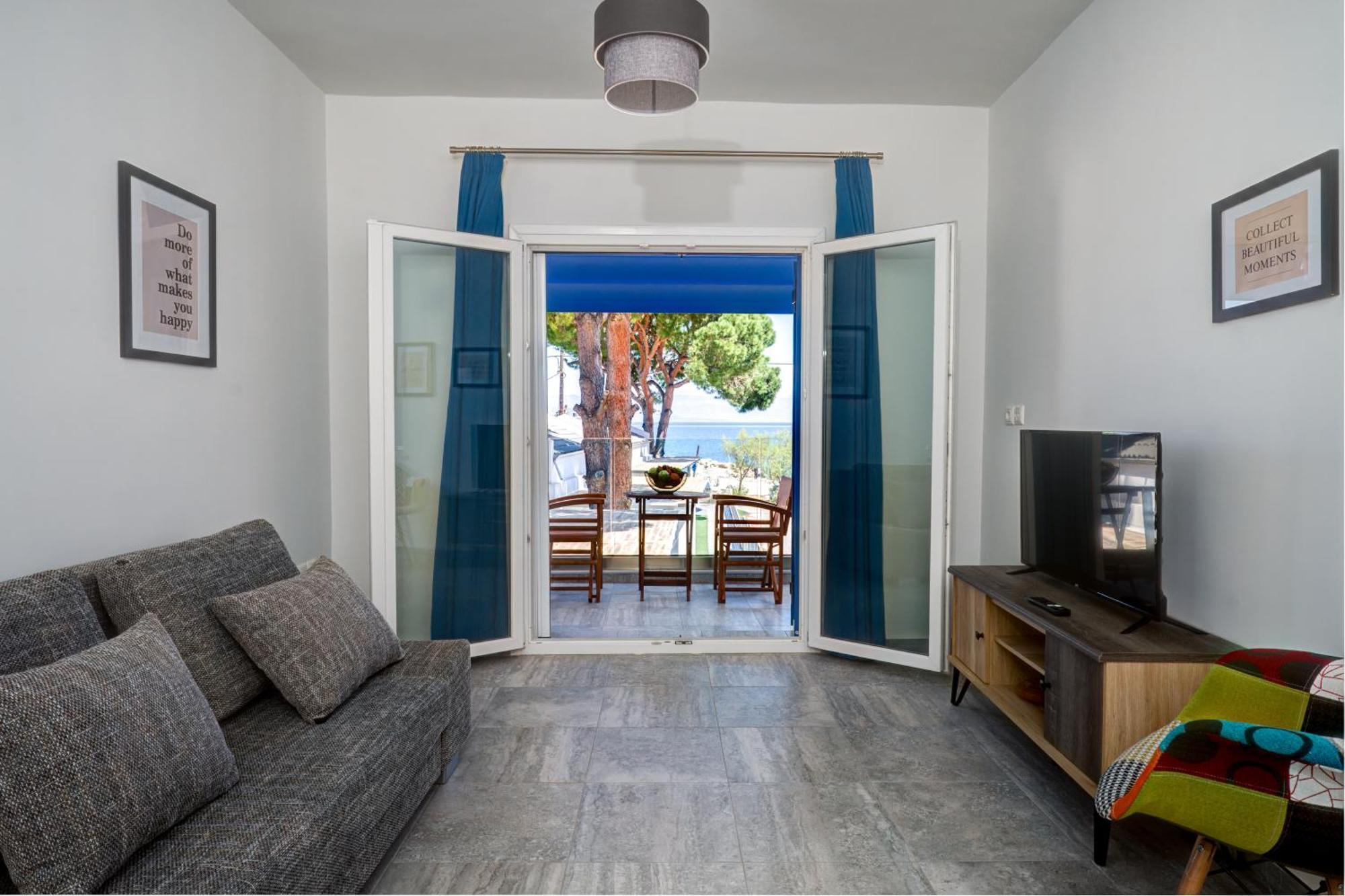 Molos Beachfront Apartments In دياكوبتو المظهر الخارجي الصورة